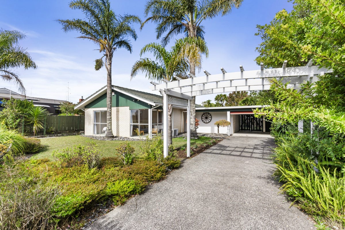 5 Marcel Place, Glenfield, Auckland - Carousel 1