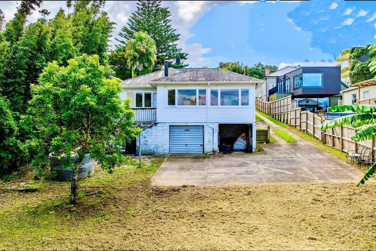 81A Arthur Street, Onehunga, Auckland - Carousel 1
