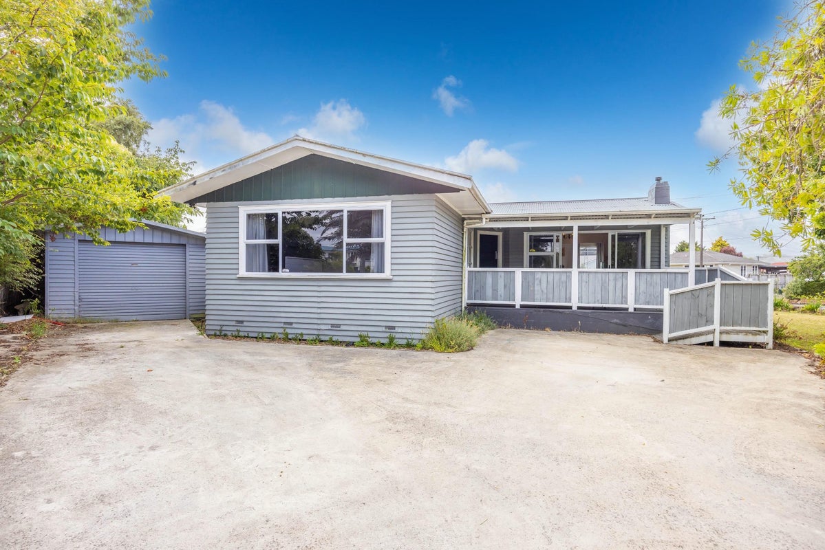 15 Matthews Crescent, Melville, Hamilton - Carousel 1