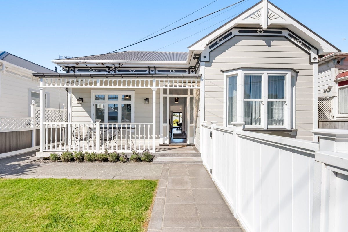 16 Buick Street, Petone, Lower Hutt - Carousel 1