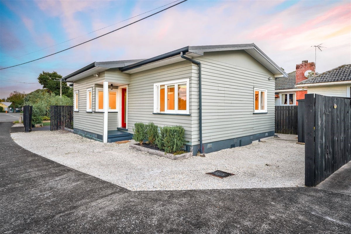 1/17 Ranui Station Road, Ranui, Auckland - Carousel 1
