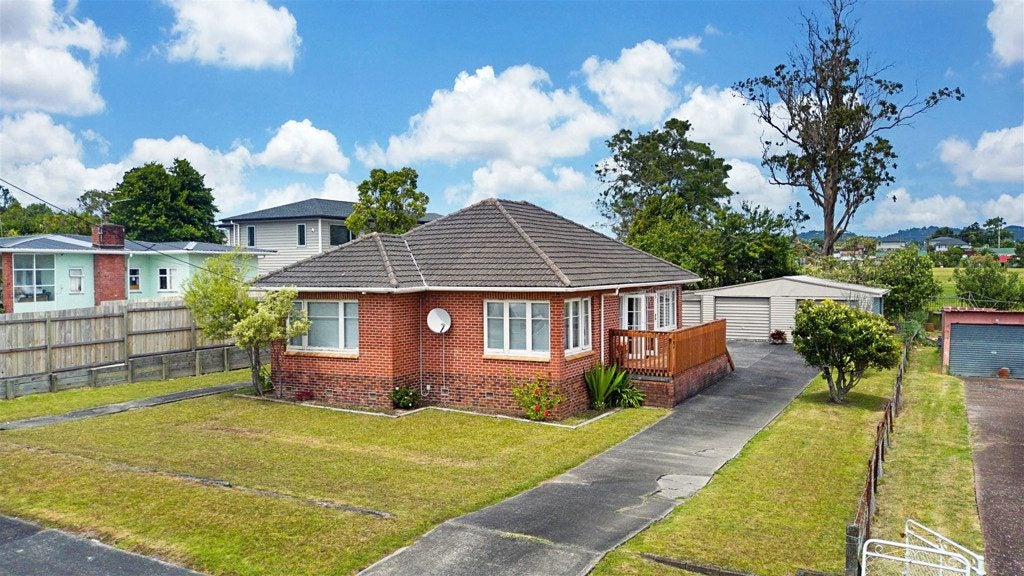 20 Nile Road, Kelston, Auckland - Carousel 1