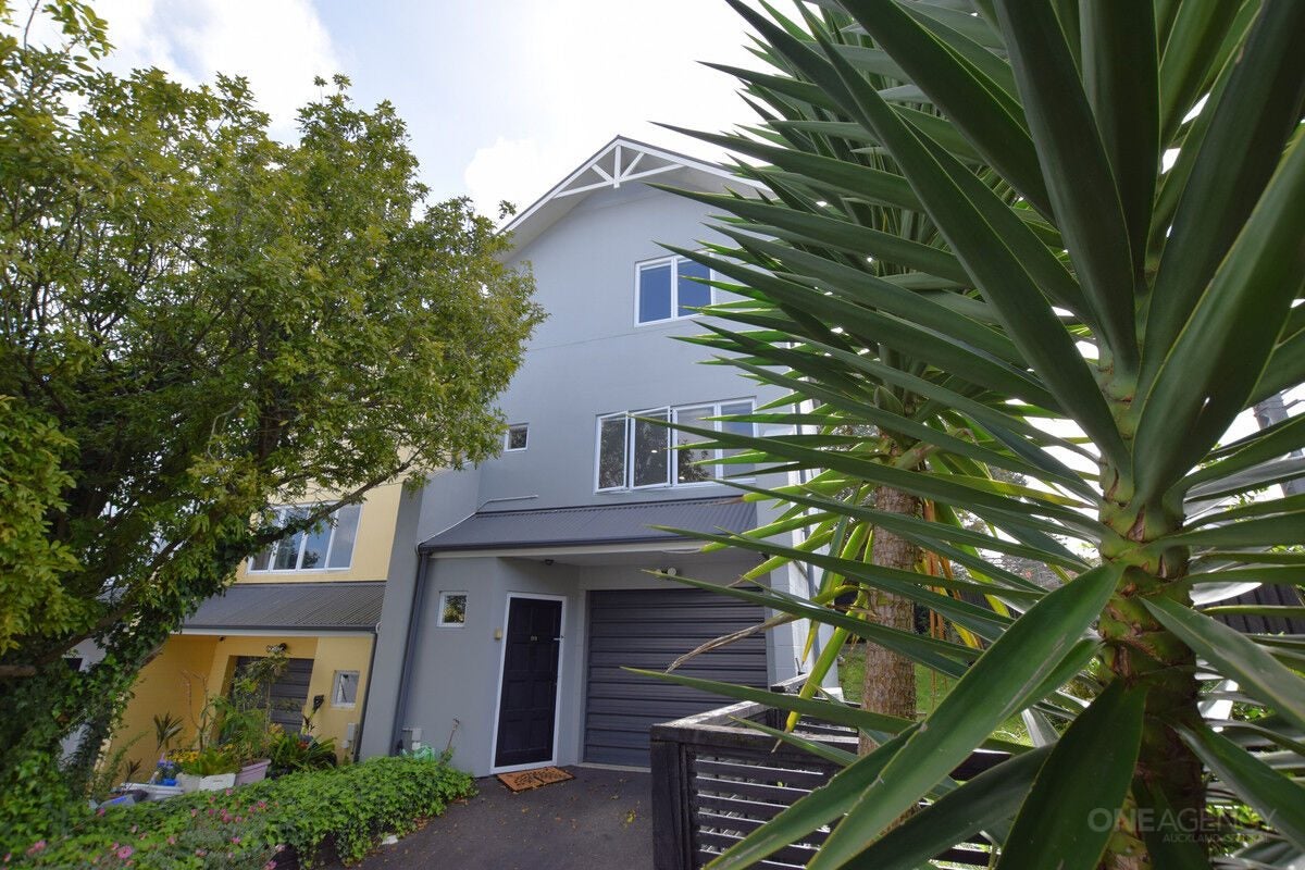 29 Winery Way, Henderson, Auckland - Carousel 1