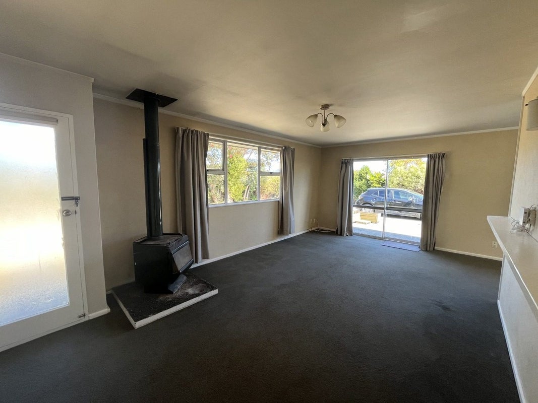 16 Hicks Crescent, Waikanae Beach, Waikanae - Carousel 2