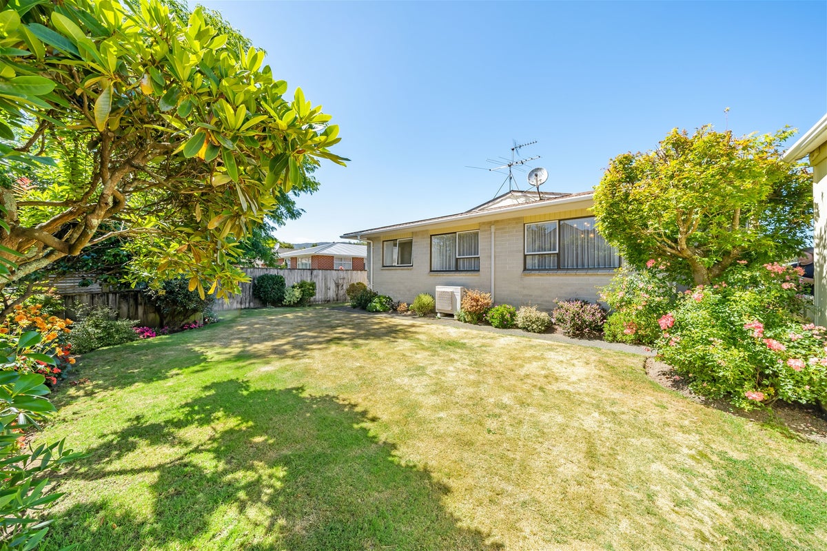 13B Clouston Park Road, Ebdentown, Upper Hutt - Carousel 1