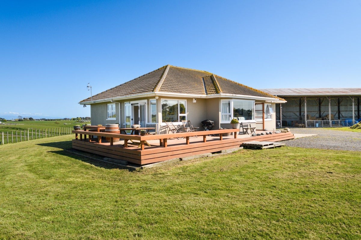 106 Cemetery Road, Sanson, Palmerston North - Carousel 2