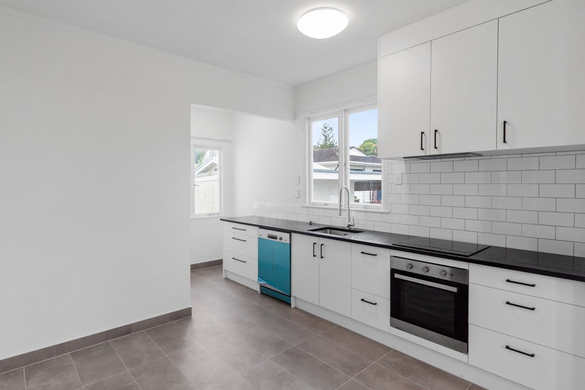 3 Carlton Street, Hillsborough, Auckland - Carousel 2