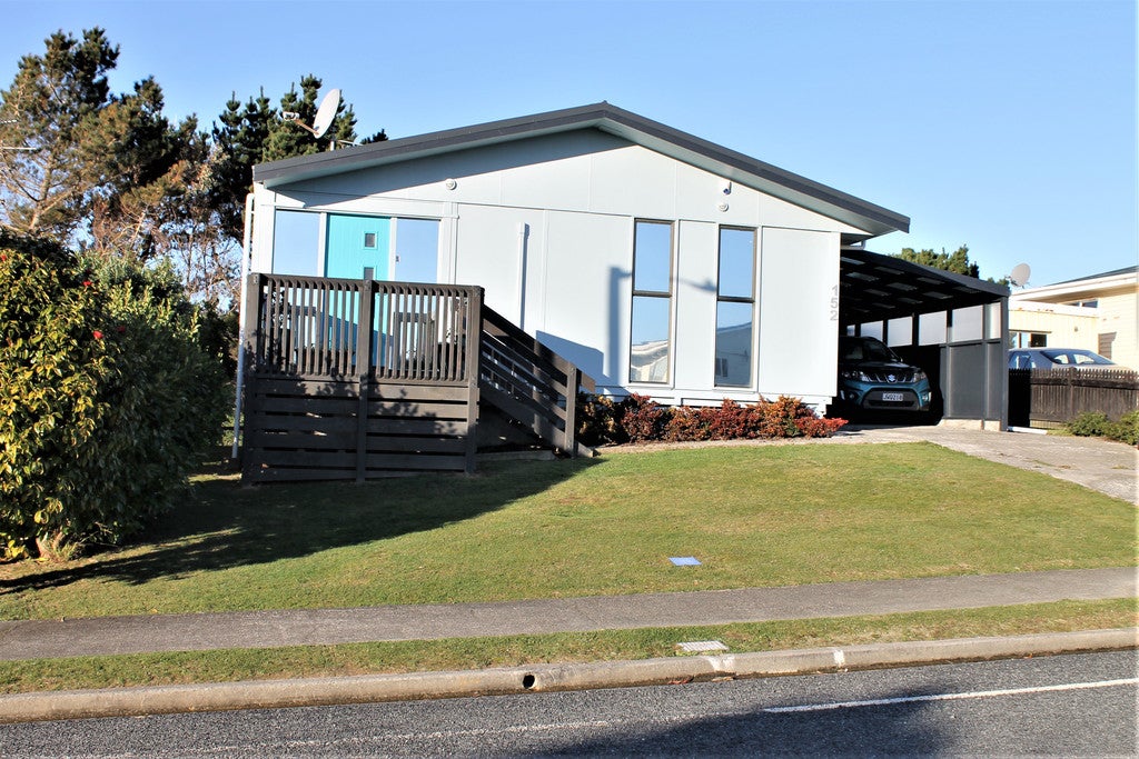 152 Gloaming Hill, Titahi Bay, Porirua - Carousel 1