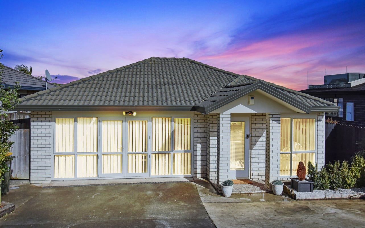 8 Wairere Road, The Gardens, Auckland - Carousel 1