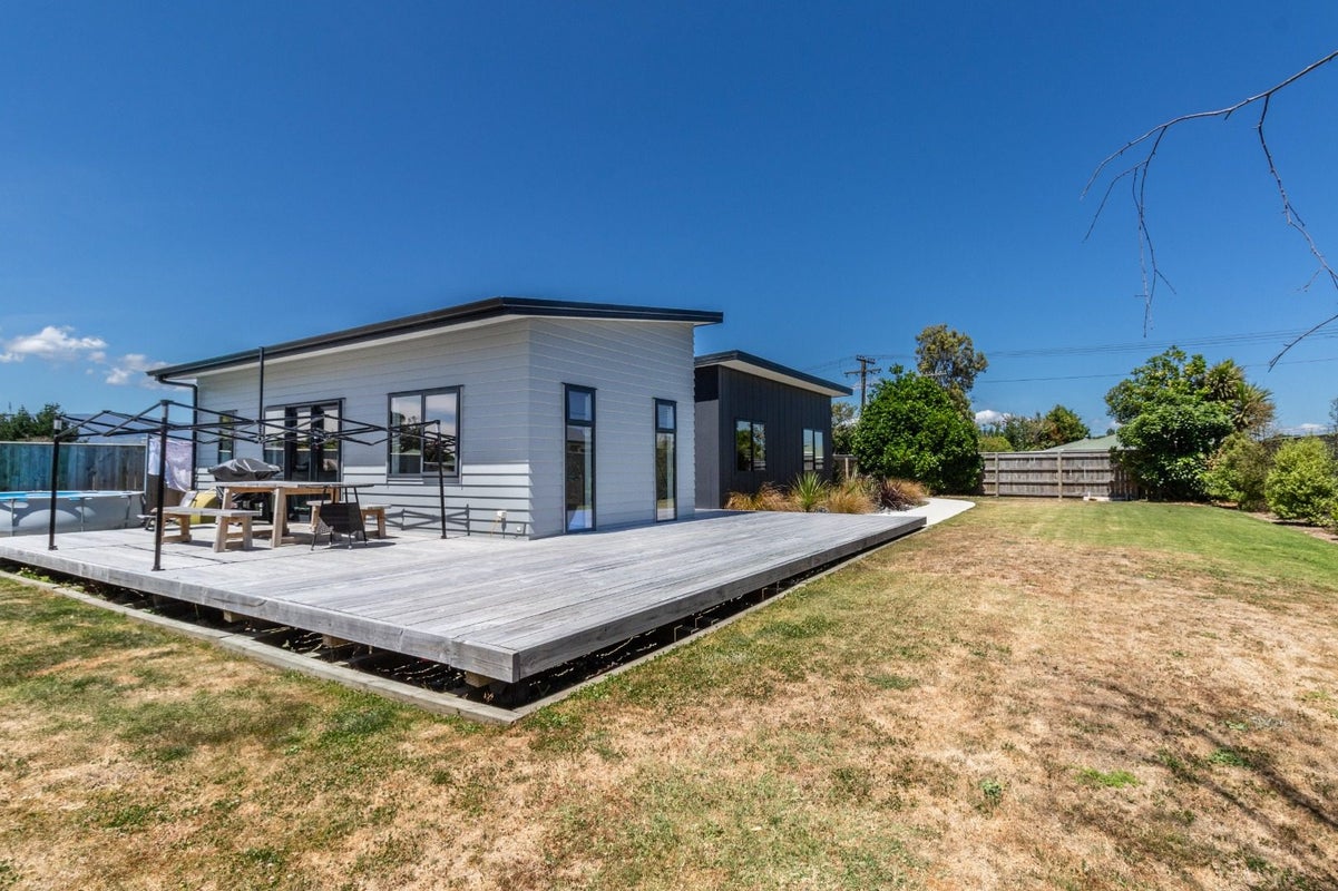 100 Atkinson Avenue, Otaki Beach, Otaki - Carousel 2