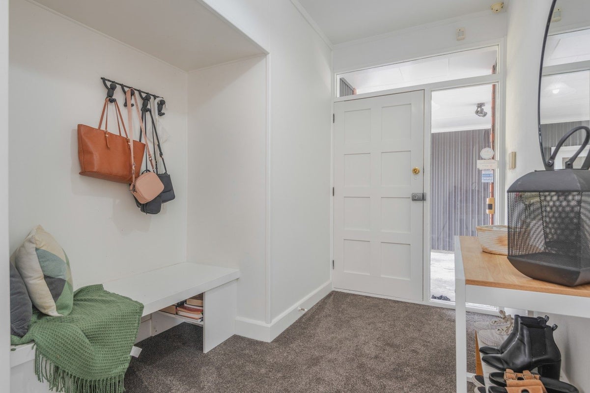 108 Buick Crescent, Awapuni, Palmerston North - Carousel 2