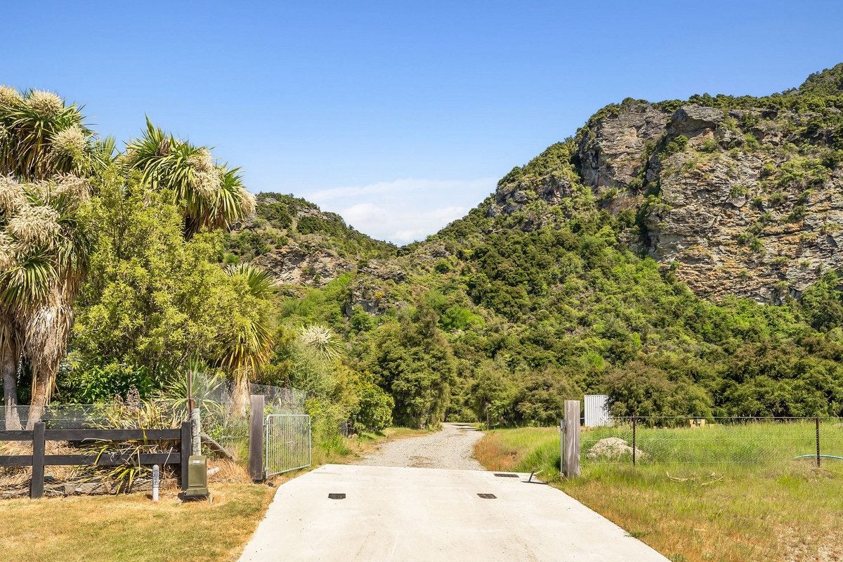 13 Ewing Place, Albert Town, Wanaka - Carousel 1