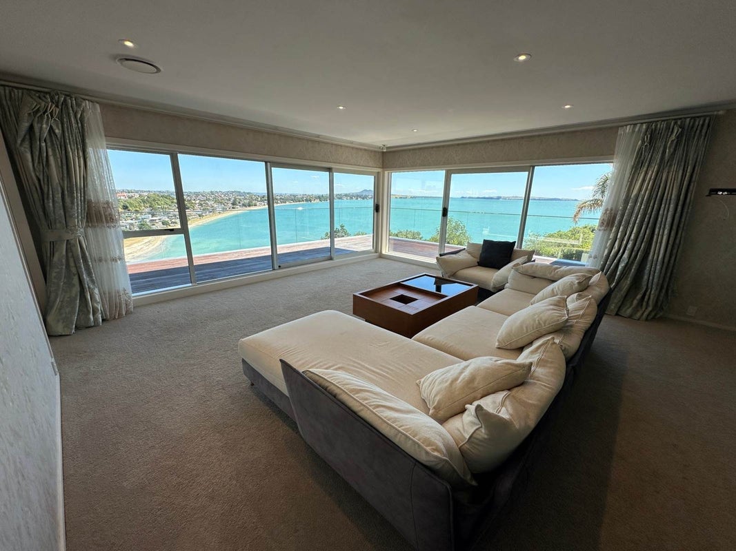 275 Bleakhouse Road, Mellons Bay, Auckland - Carousel 1