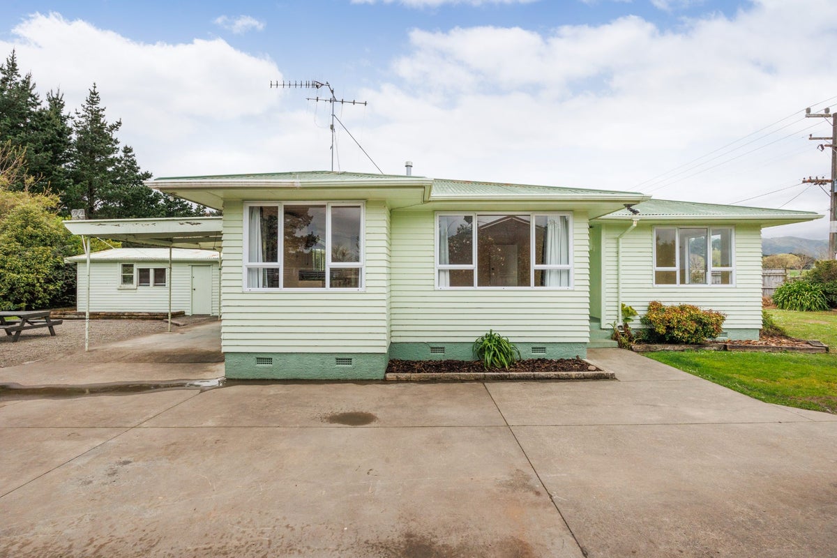 39 Hewitts Road, Linton, Palmerston North - Carousel 16