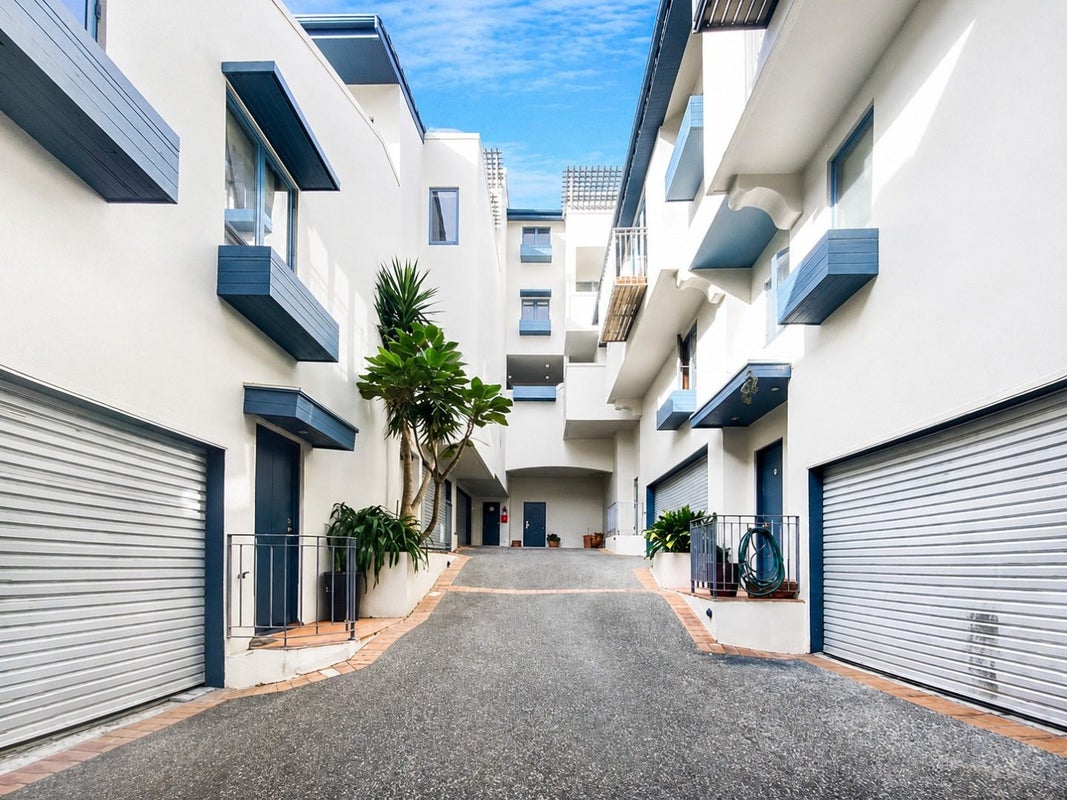 7F Austin Street, Mount Victoria, Wellington - Carousel 14
