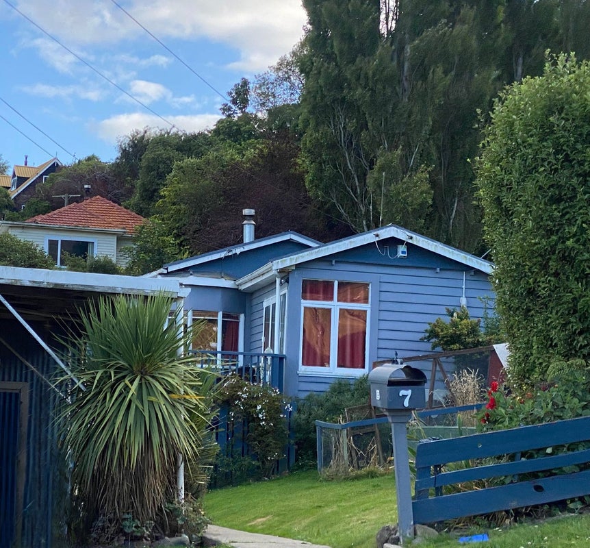 7 Dickson Street, Macandrew Bay, Dunedin - Carousel 1