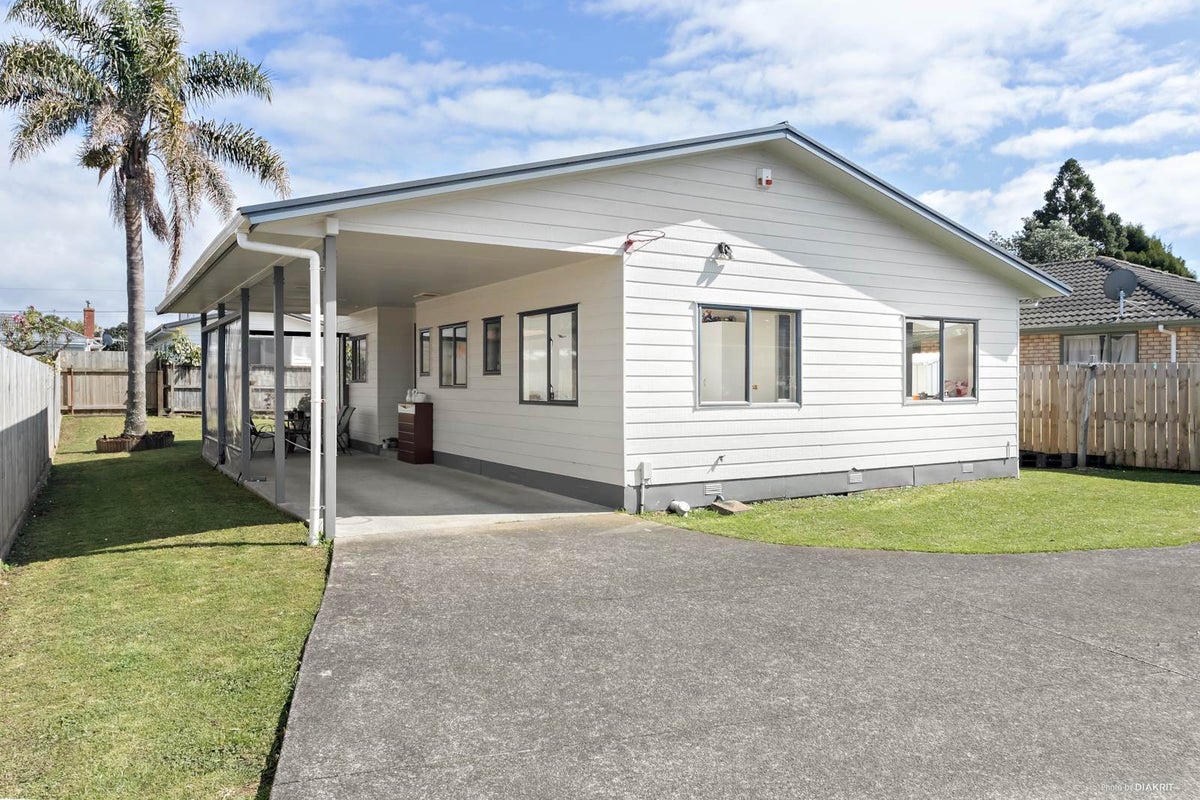 56A Kelwyn Road, Kelston, Auckland - Carousel 1