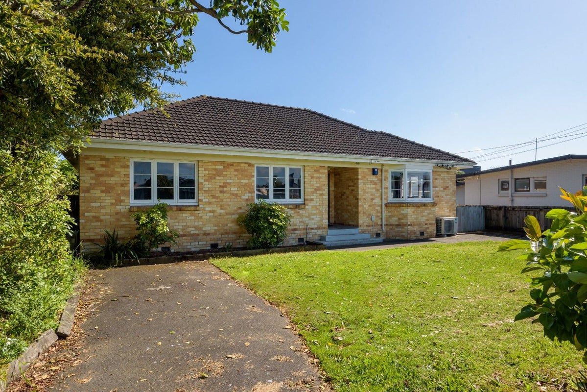6 Howden Road, Fairfield, Hamilton - Carousel 1
