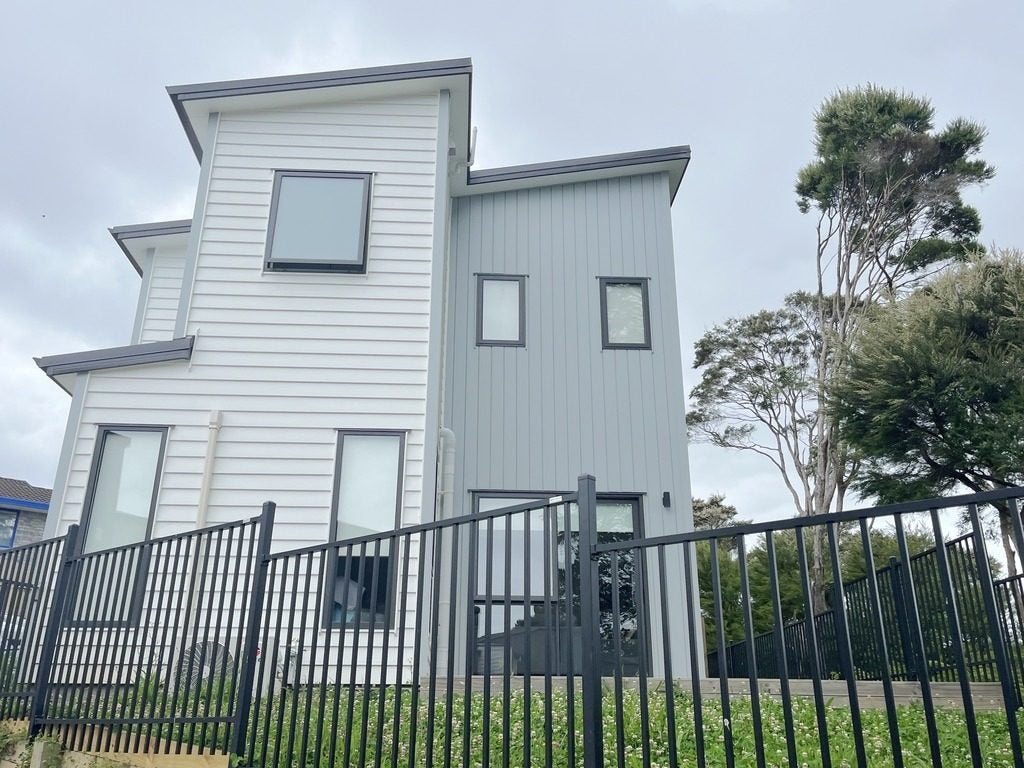 37 Korokio Lane, Henderson, Auckland - Carousel 1