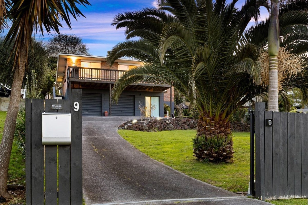9 Rimu Road, Stanmore Bay, Whangaparaoa - Carousel 1