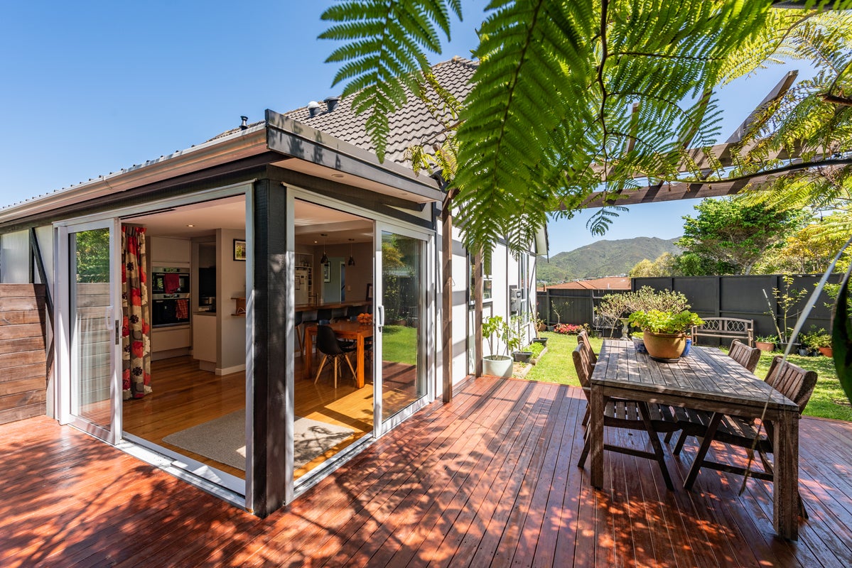 52 Percy Dyett Drive, Karori, Wellington - Carousel 2