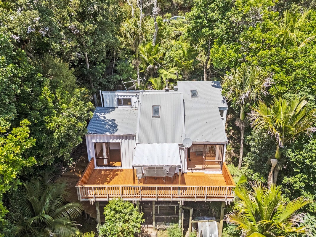 21 Hekerua Road, Oneroa, Waiheke Island - Carousel 1