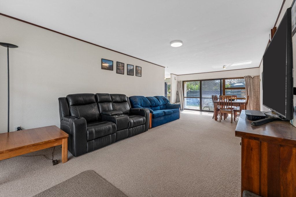 7A Kirrama Place, Conifer Grove, Takanini - Carousel 1