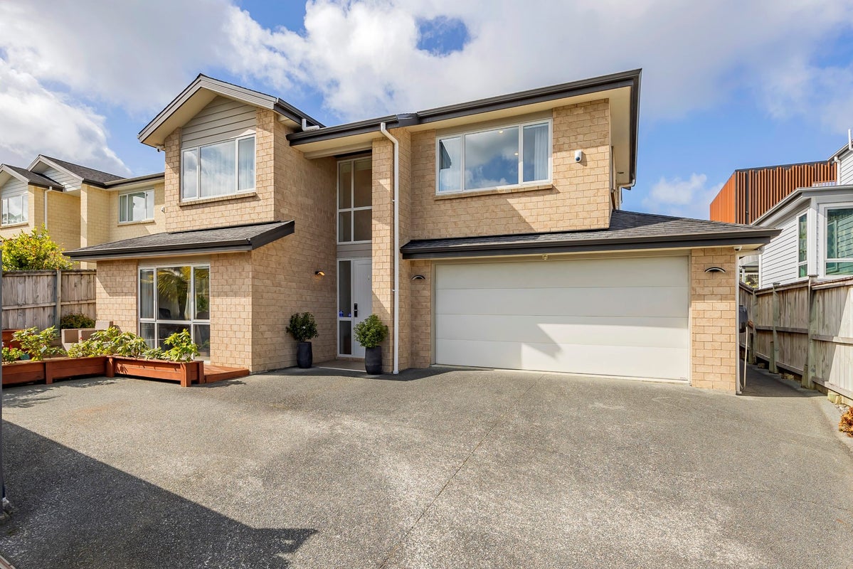 10 Ballyboe Place, Pinehill, Auckland - Carousel 1