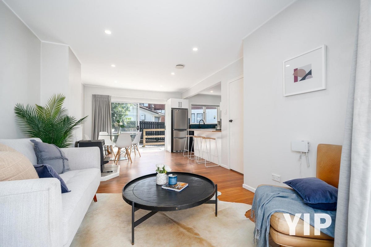 14 Earp Street, Johnsonville, Wellington - Carousel 2