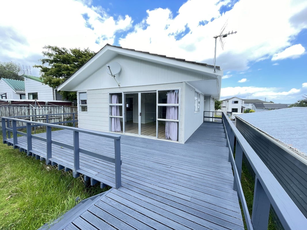 75 Lewisham Street, Highland Park, Auckland - Carousel 1