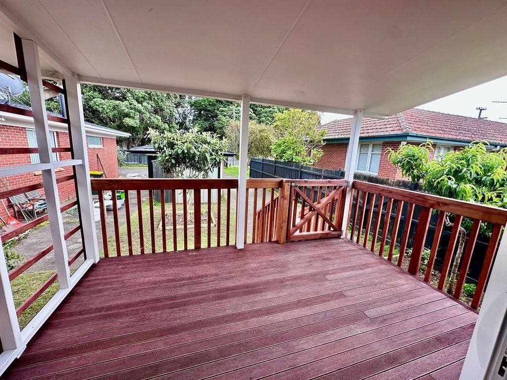 1A Kiwi Esplanade, Mangere Bridge, Auckland - Carousel 2