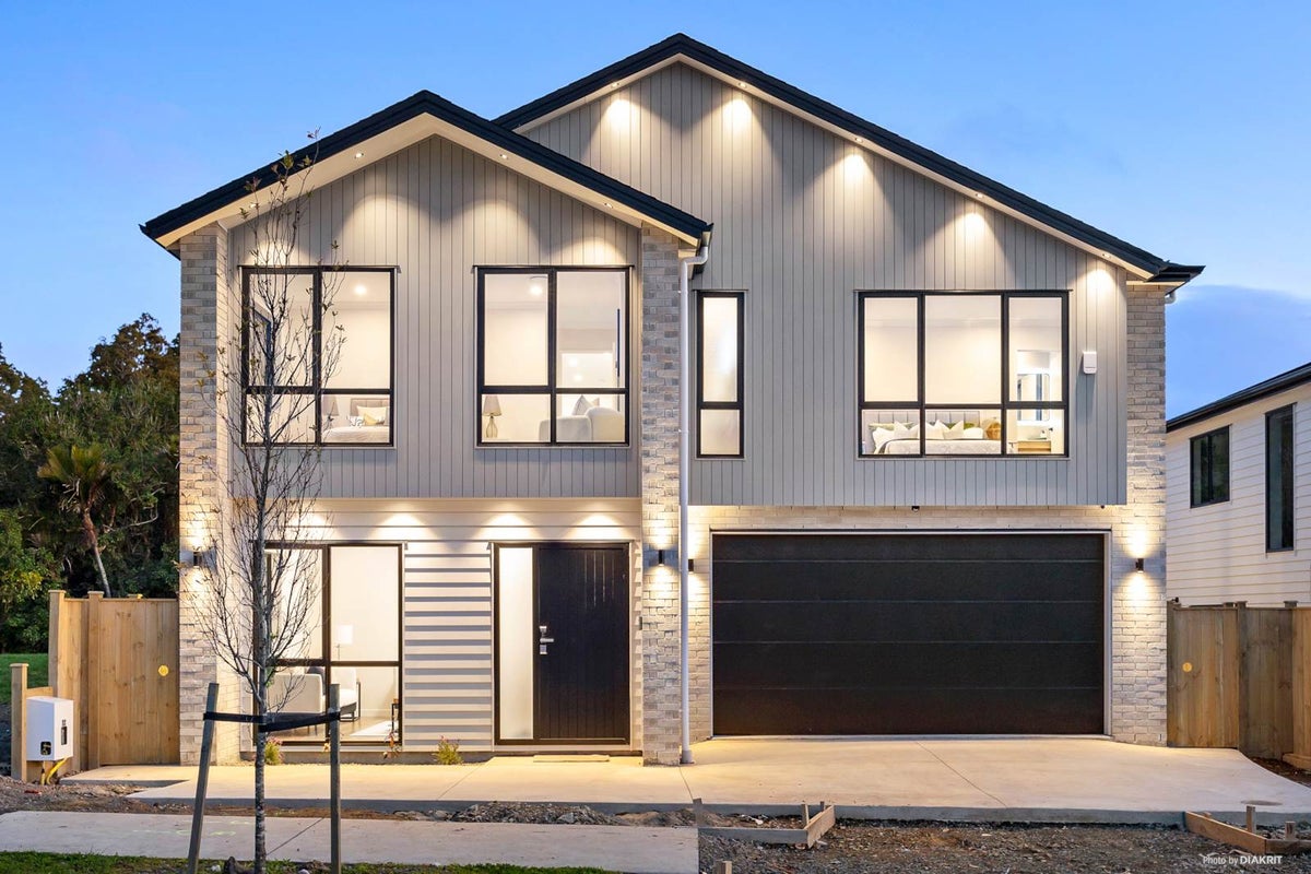 8 Hughs Way, Flat Bush, Auckland - Carousel 1