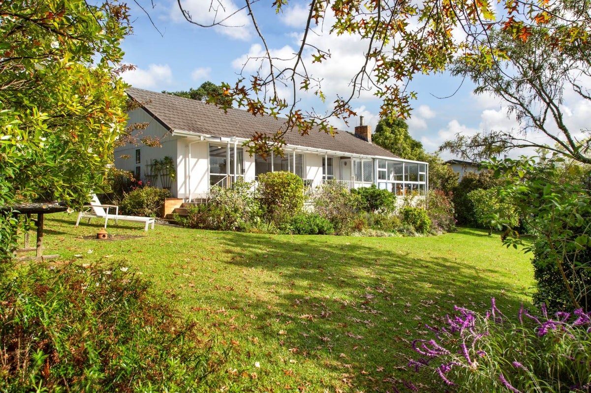 1/2 Watea Road, Torbay, Auckland - Carousel 1