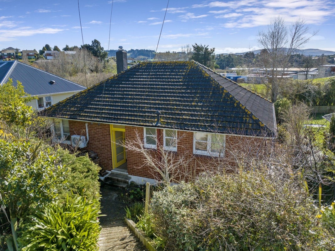 14 Panmure Avenue, Calton Hill, Dunedin - Carousel 1