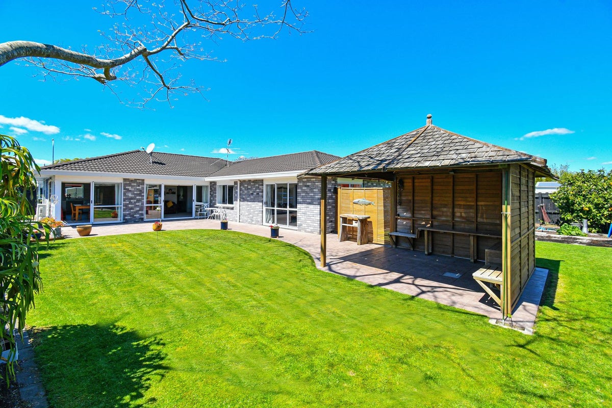38 Perotti Place, Conifer Grove, Takanini - Carousel 2