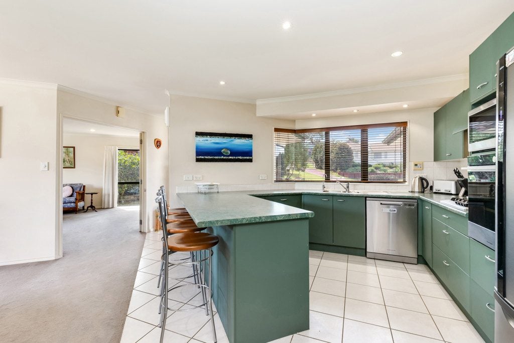 37 Stewart Gibson Place, Manurewa, Auckland - Carousel 2
