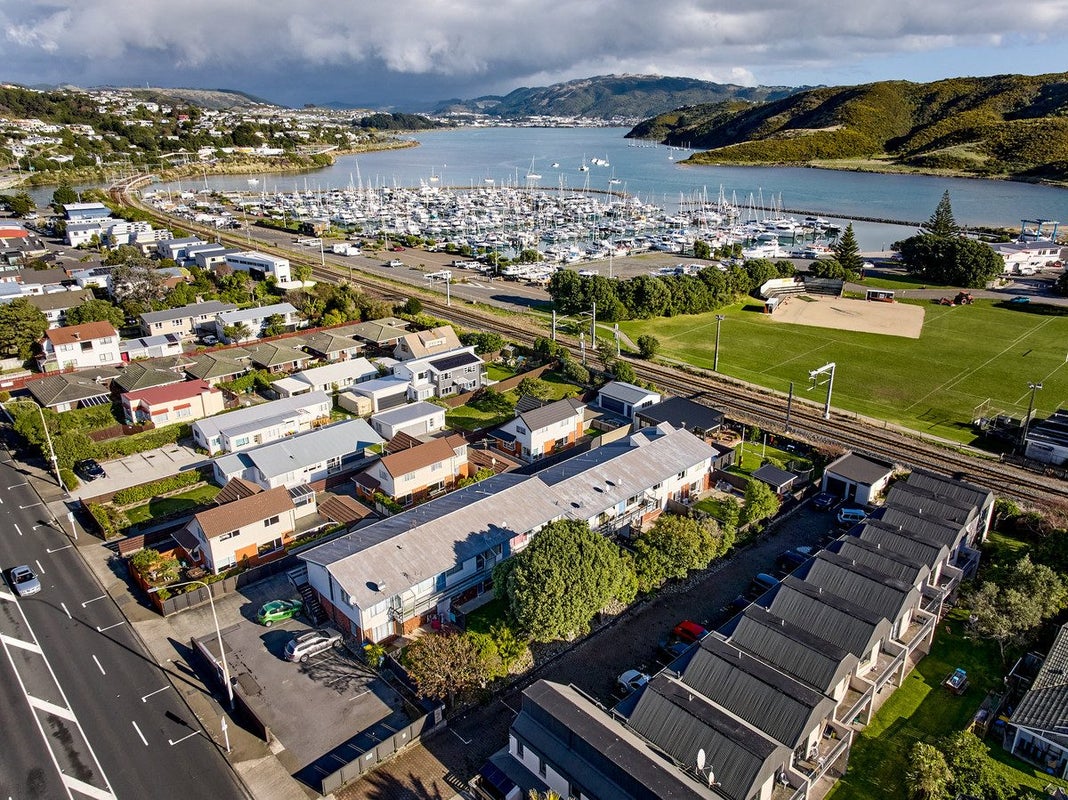 2/35 MANA ESPLANADE, PAREMATA, PORIRUA - Carousel 1