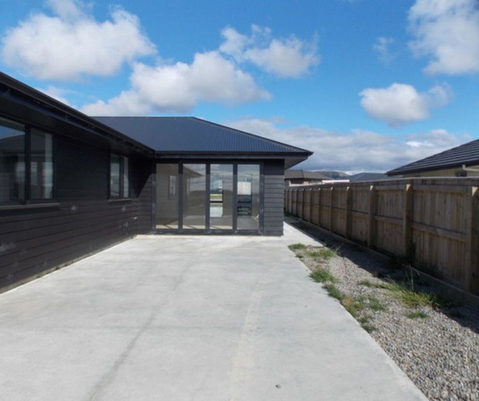 18 Sardinia Grove, Fitzherbert, Palmerston North - Carousel 11