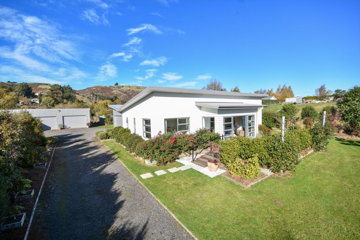 4 Castleton Street, Allanton, Mosgiel - Carousel 1
