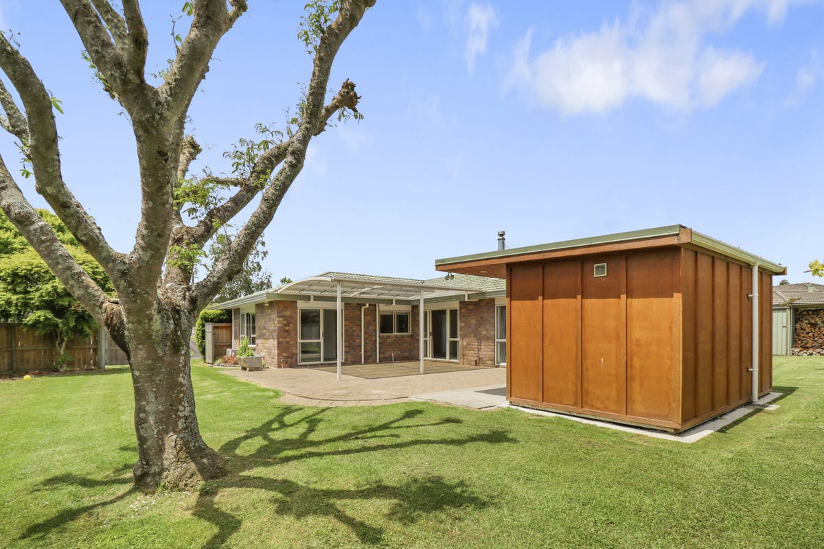 2 Gaylord Place, Conifer Grove, Takanini - Carousel 15