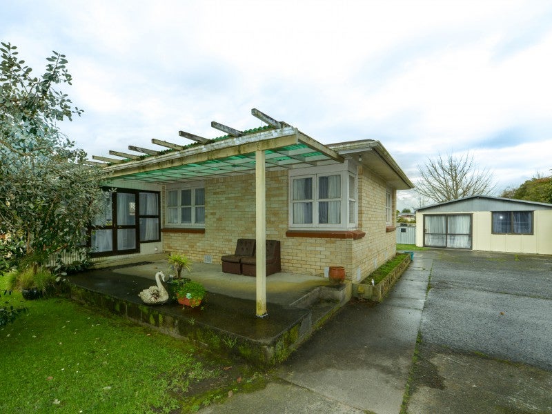 4 MacDonald Road, Glenview, Hamilton - Carousel 1