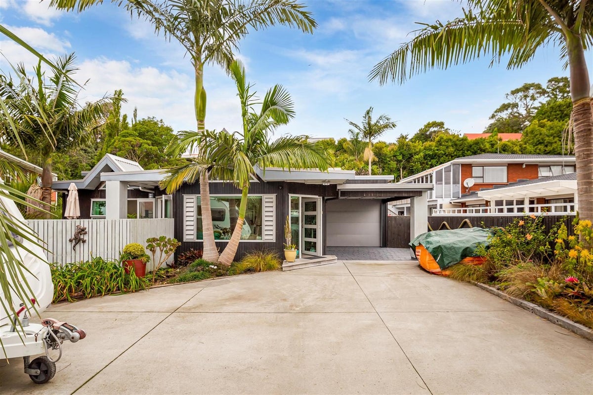 46 The Circle, Manly, Whangaparaoa - Carousel 1
