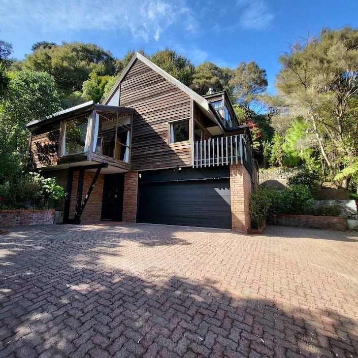 7 Francis Bell Grove, Lowry Bay, Lower Hutt - Carousel 1