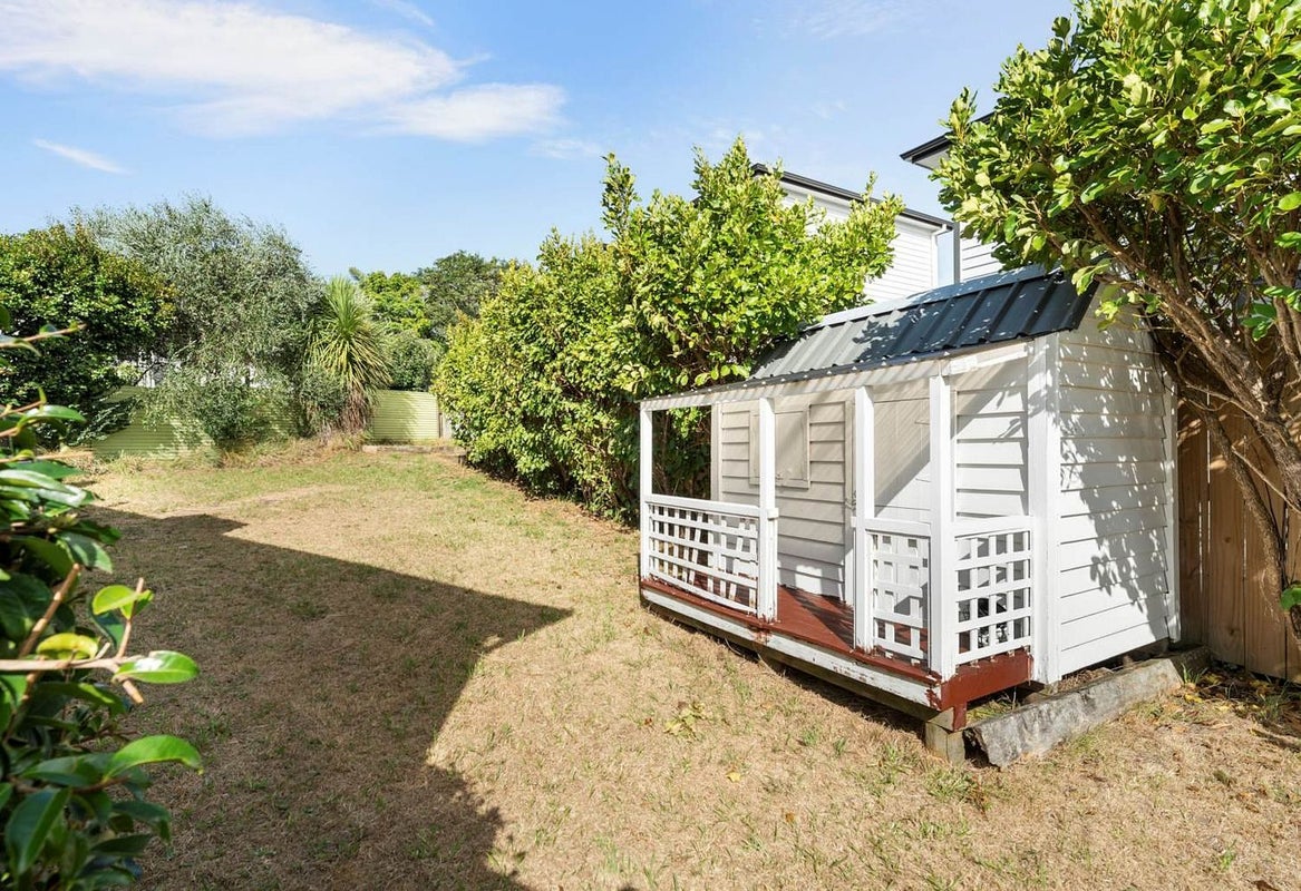 2/18 Kenmure Avenue, Forrest Hill, Auckland - Carousel 2