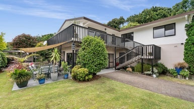 4 Neil Place, Gate Pa, Tauranga - Carousel 1