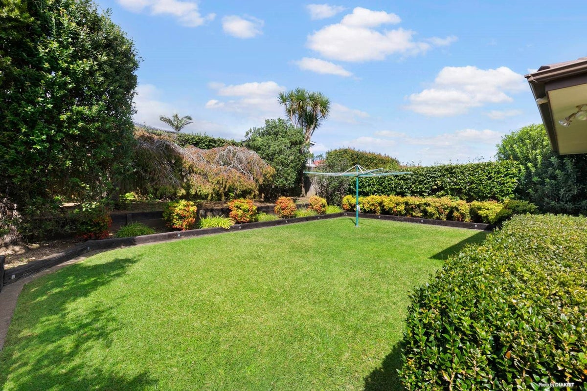 4 Essington Place, Half Moon Bay, Auckland - Carousel 2