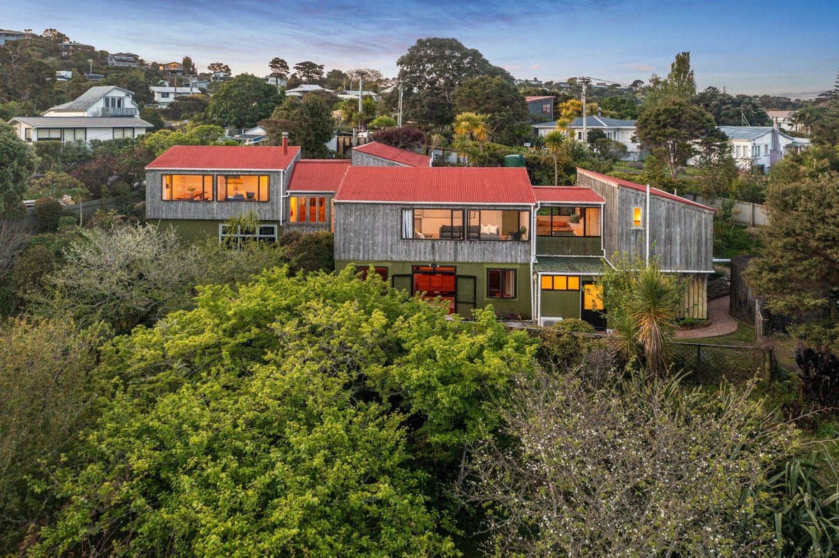 17 Tahatai Road, Oneroa, Waiheke Island - Carousel 1
