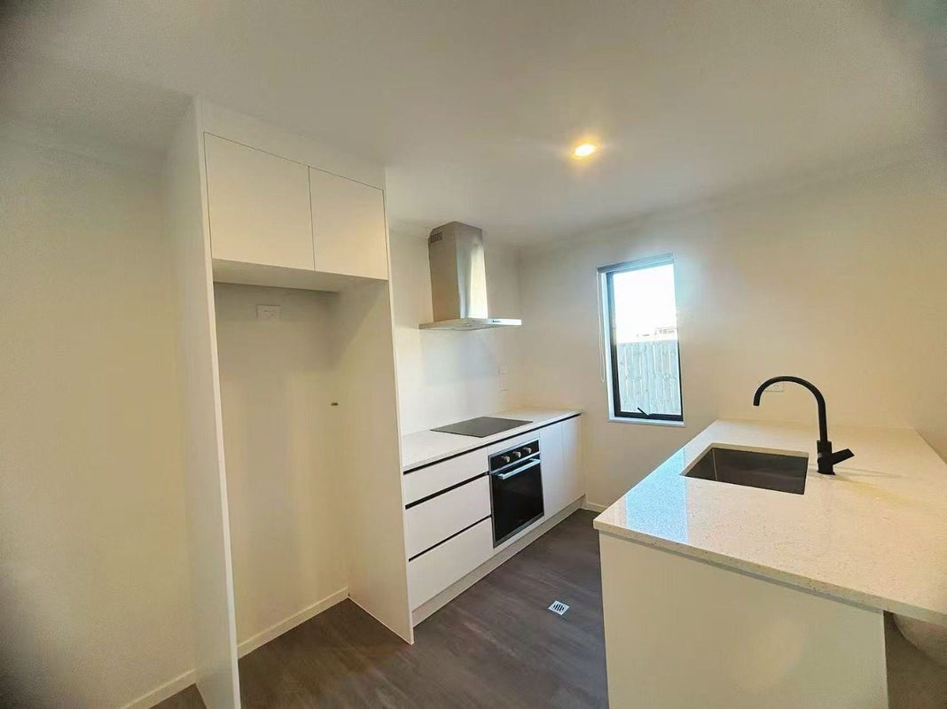 6 Littler Place, Hamilton East, Hamilton - Carousel 2