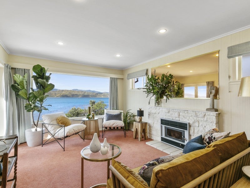 283 Karaka Bay Road, Karaka Bays, Wellington - Carousel 1
