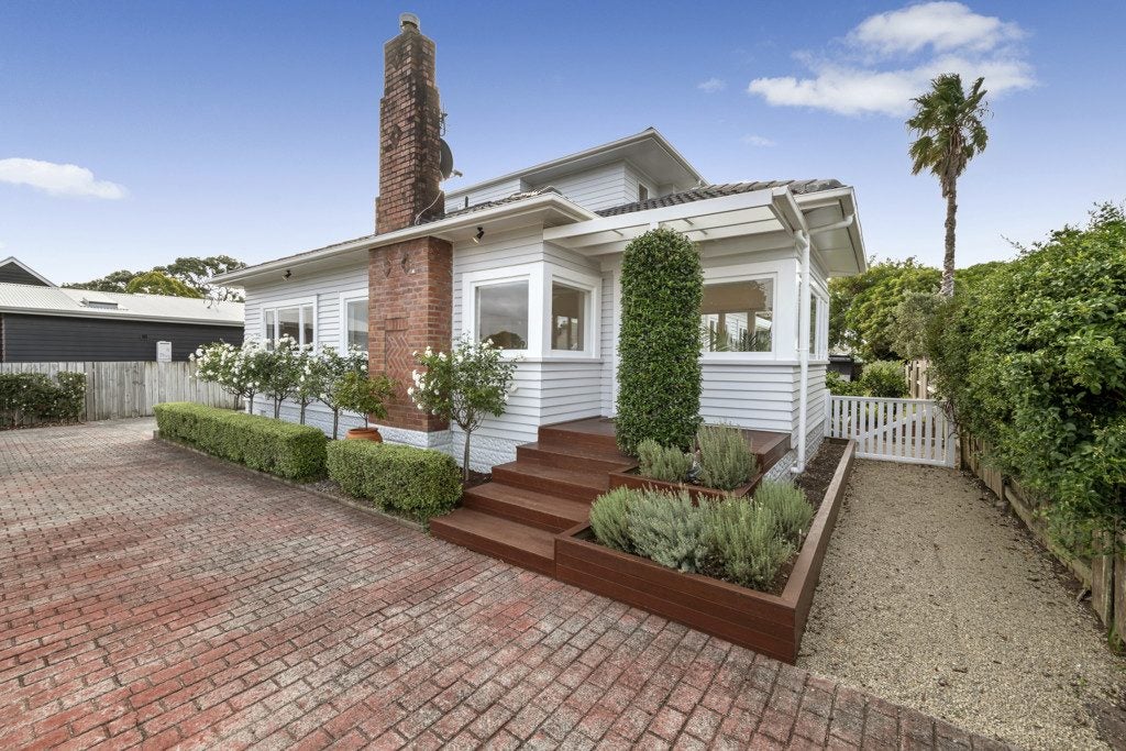 36 Second View Avenue, Beachlands, Auckland - Carousel 1